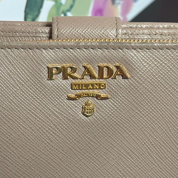 💯Authentic Prada Short Wallet🍀 - Picture 8 of 17